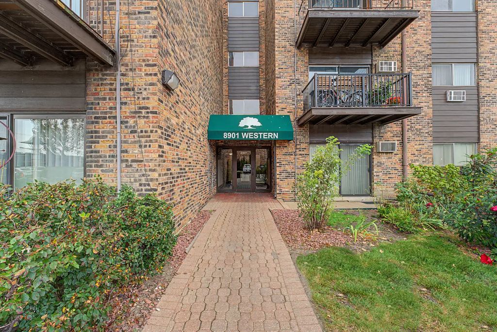 8901 N Western Avenue A104, Des Plaines