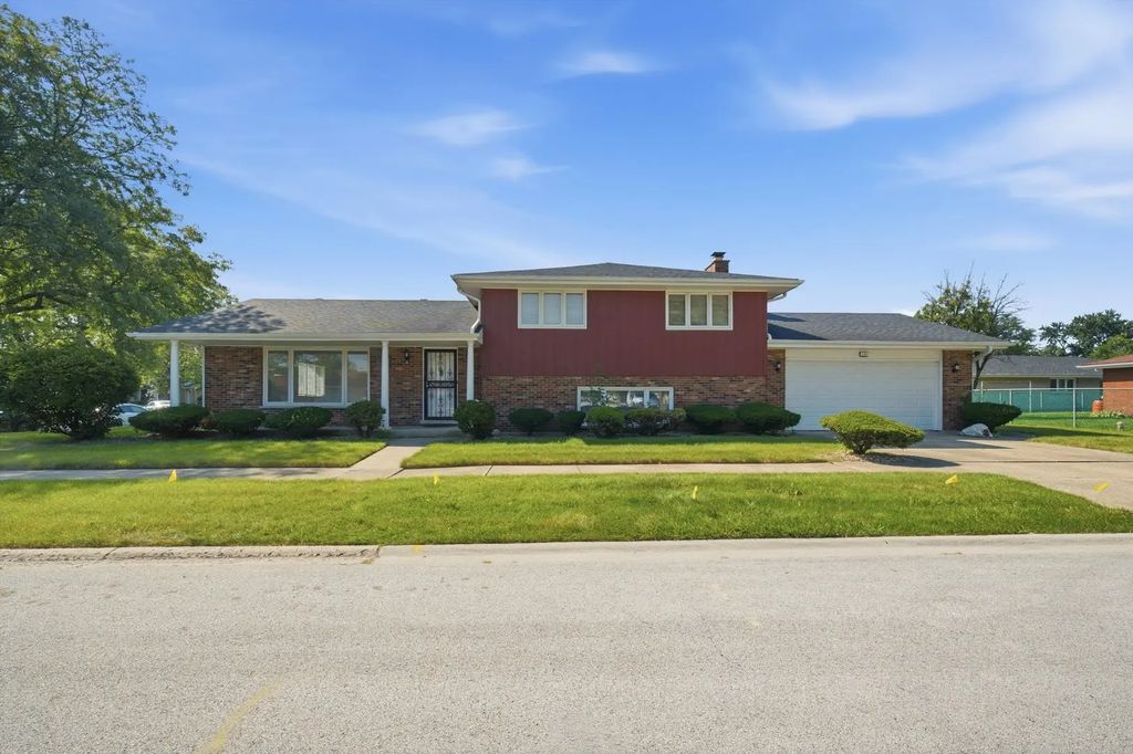 1103 E 166th Place, South Holland
