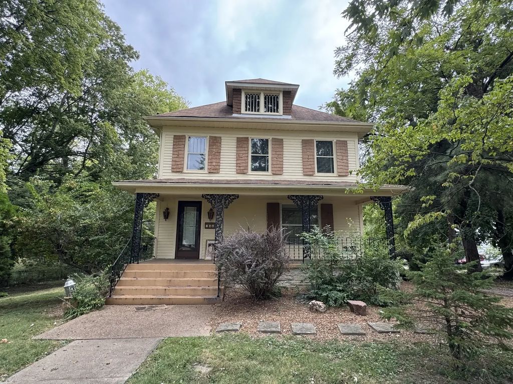 146 N Washington Street, Duquoin