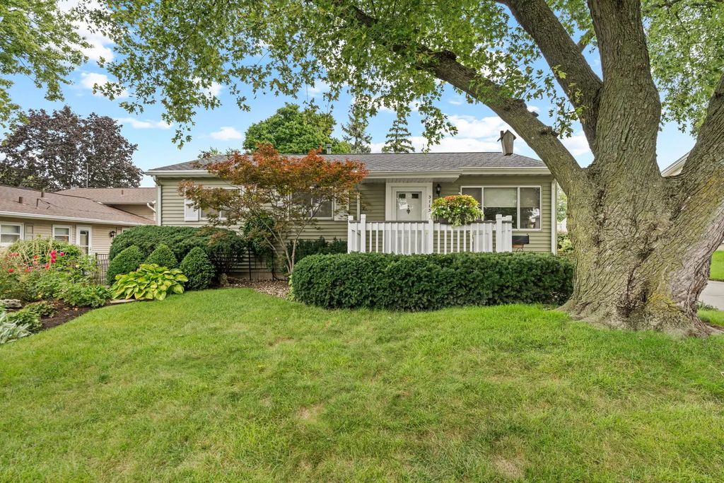 3113 Welshire Drive, Bettendorf