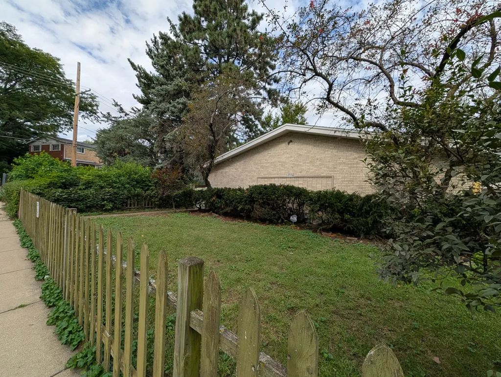 1958 W Morse Avenue A, Chicago