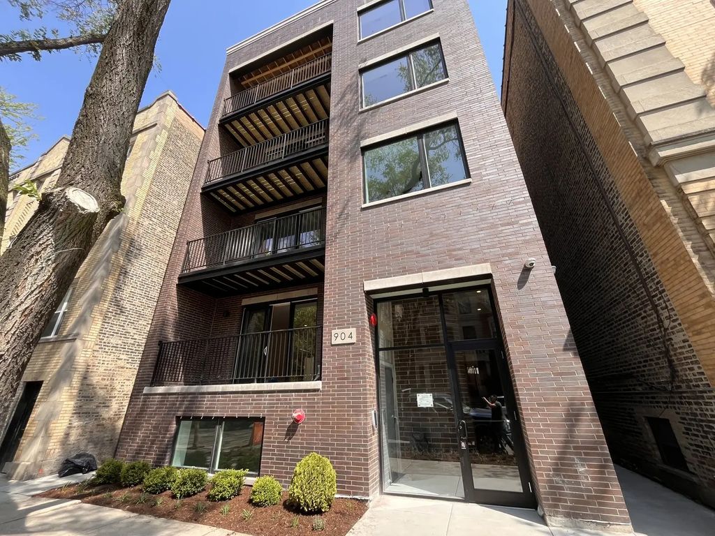 904 W Dakin Street 401, Chicago