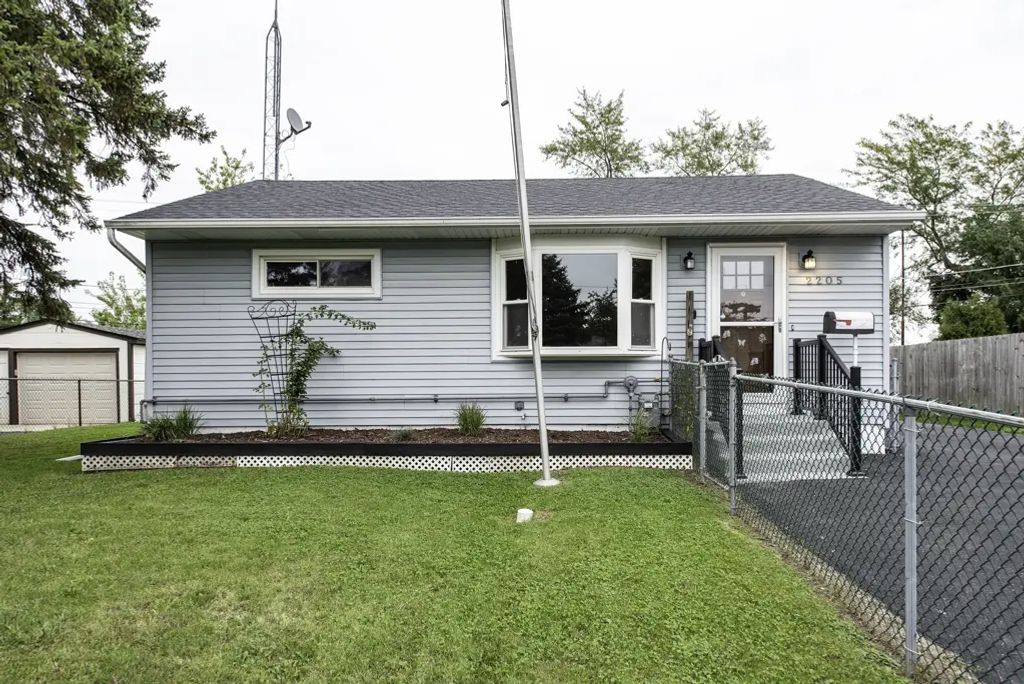 2205 Mohican Road, Waukegan