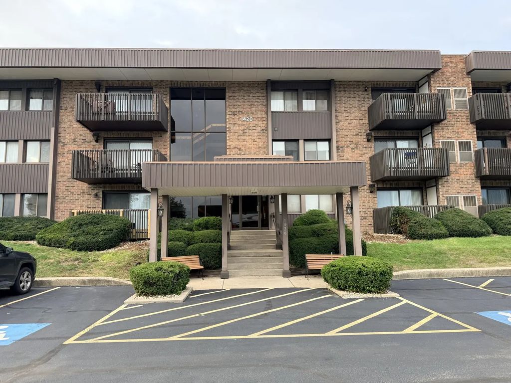 1420 Woodbridge Avenue 1a, Joliet