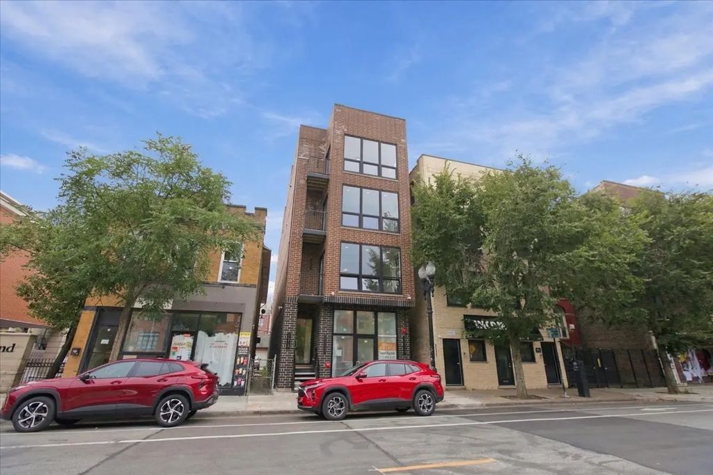 1313 W Taylor Street 3r, Chicago