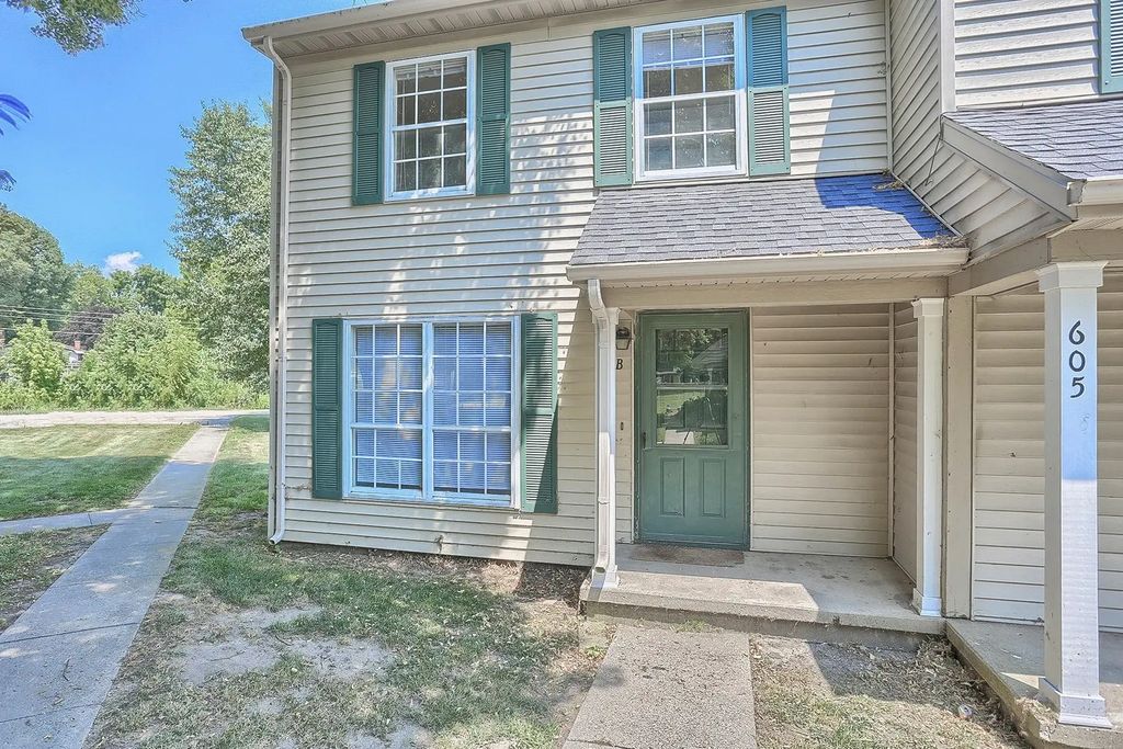605 English Creek Court B, Champaign