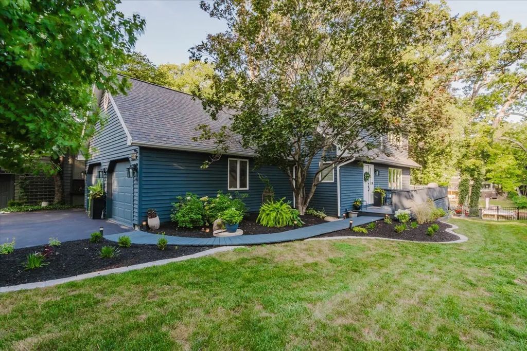 25262 Arrowhead Lane, Hudson