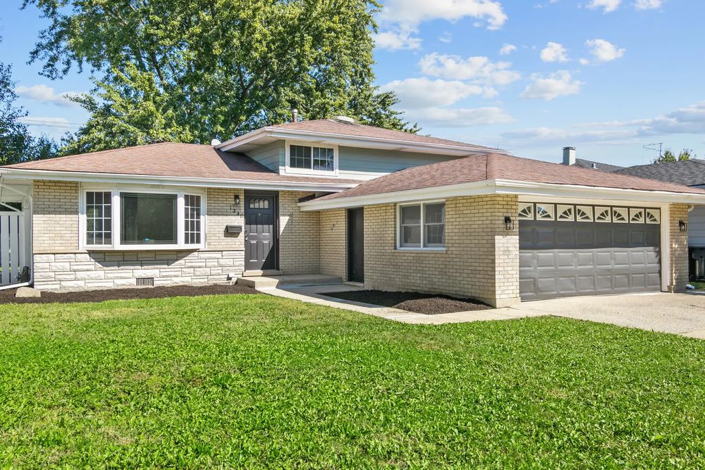 1340 Prince Drive, South Holland