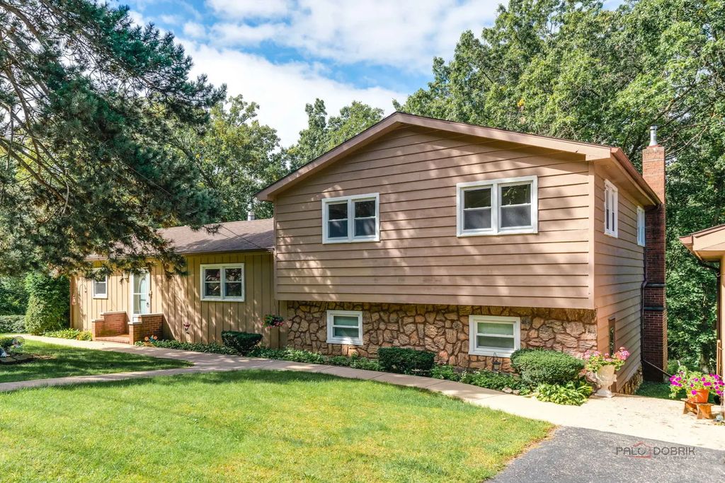 39152 N West End Drive, Spring Grove