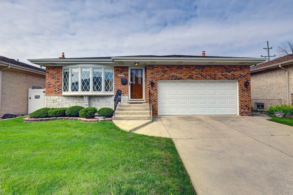 4734 N Maria Court, Chicago
