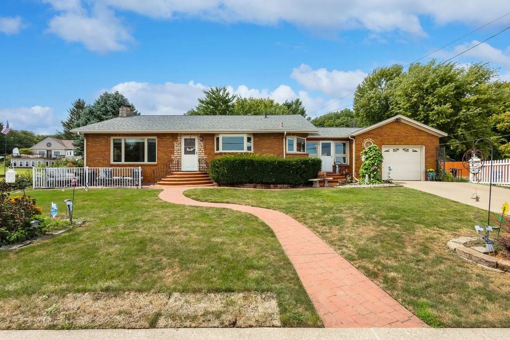 21780 Great River Road, LeClaire