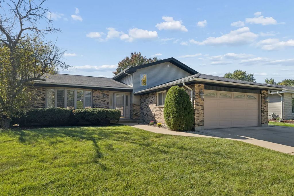 1613 Alamance Place, Downers Grove
