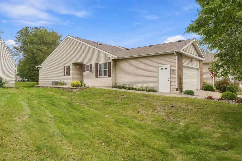 3990 Prairie Lane, Bettendorf
