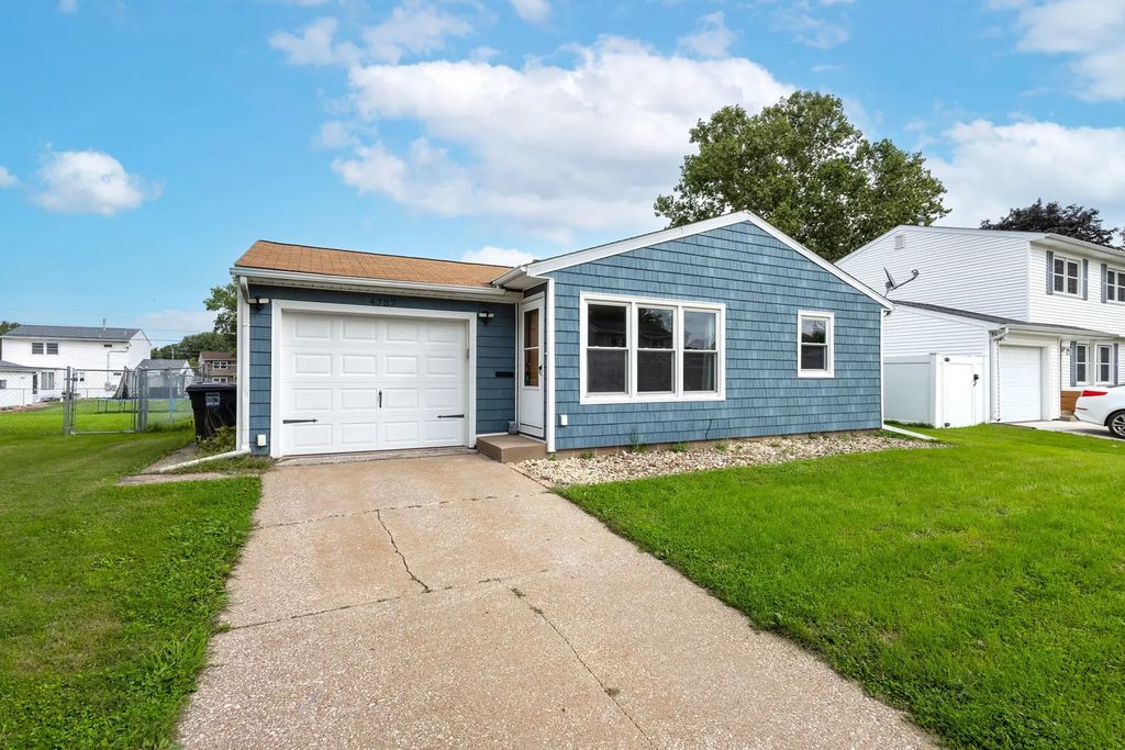 4737 19th Avenue, Moline