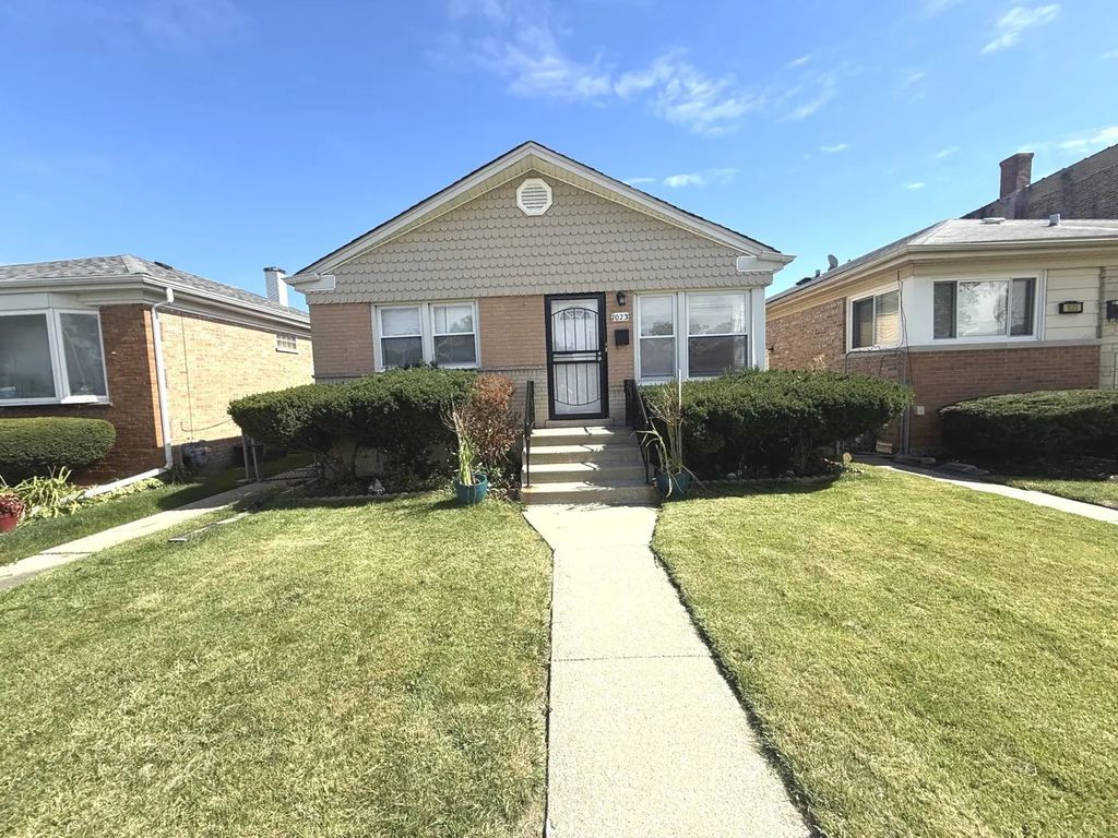 1023 32nd Avenue, Bellwood