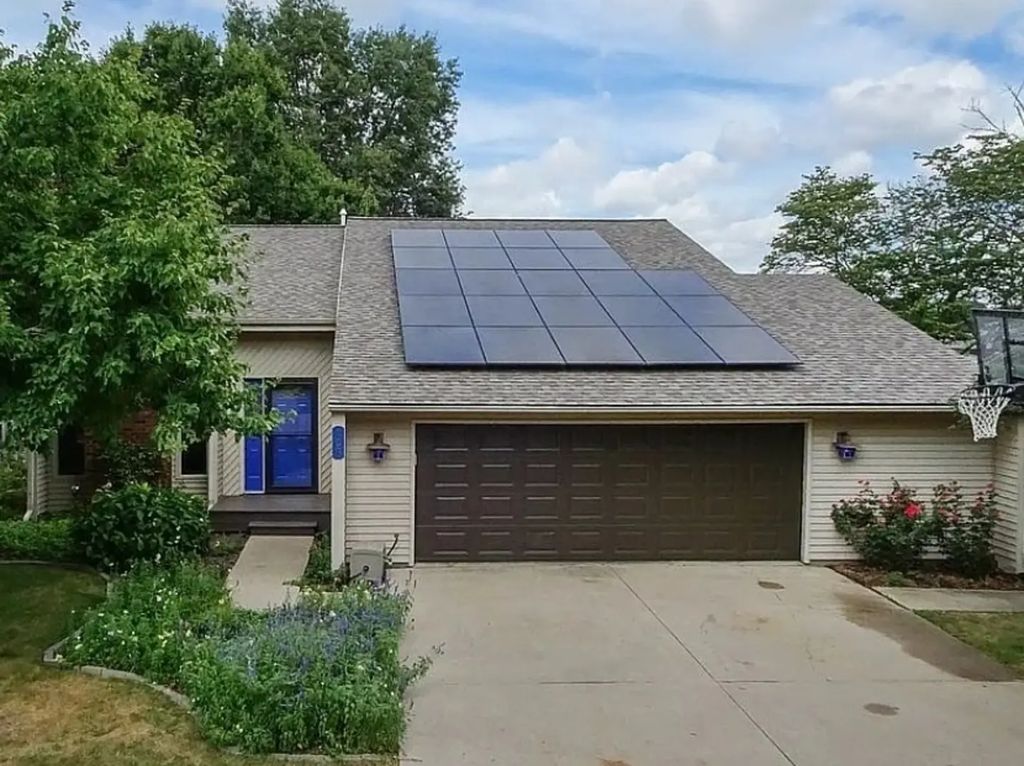 105 Buttercup Way, Bloomington
