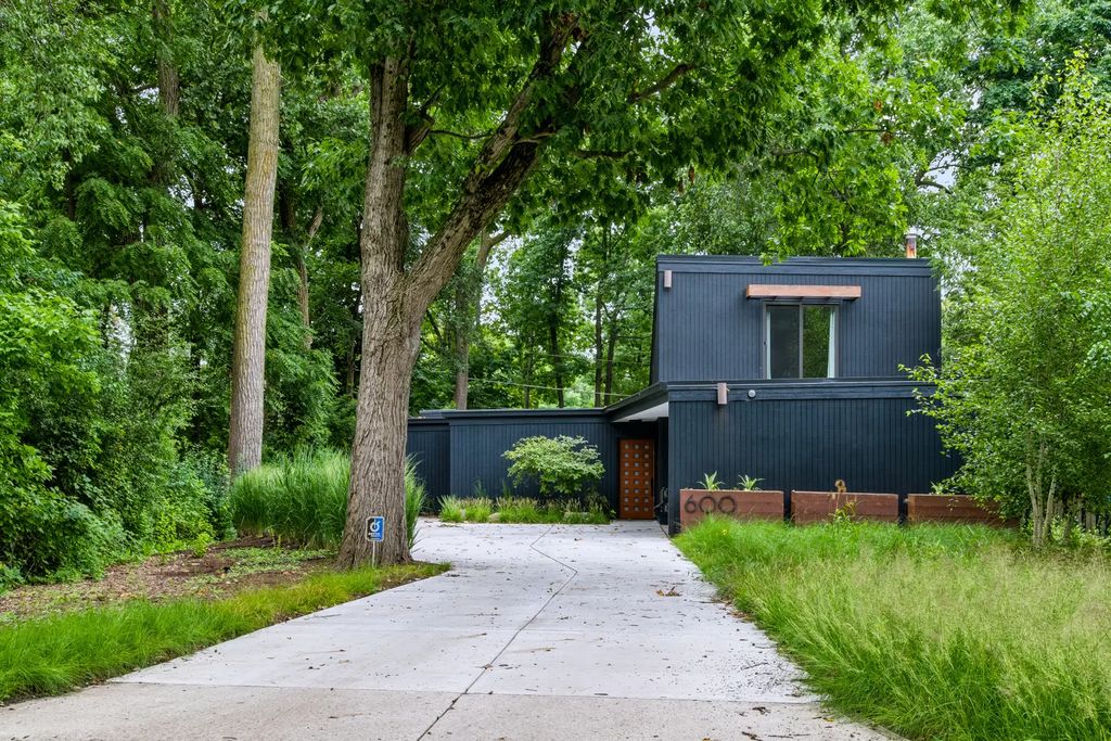 600 Hill Street, Highland Park, 60035