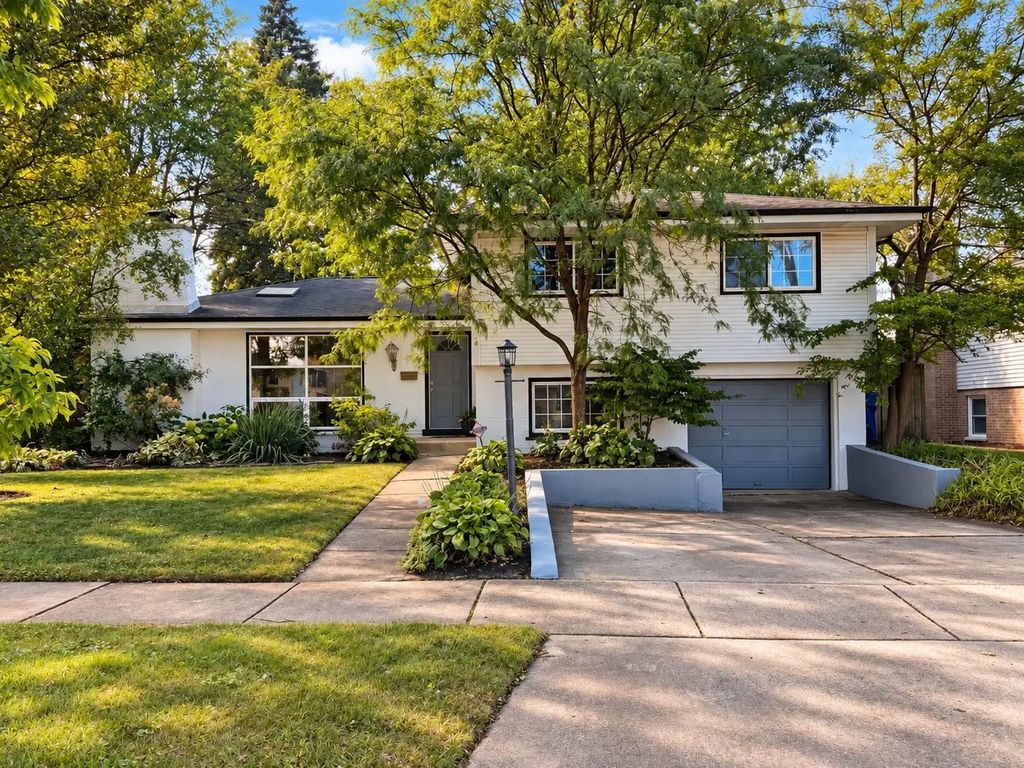 426 Amherst Avenue, Des Plaines