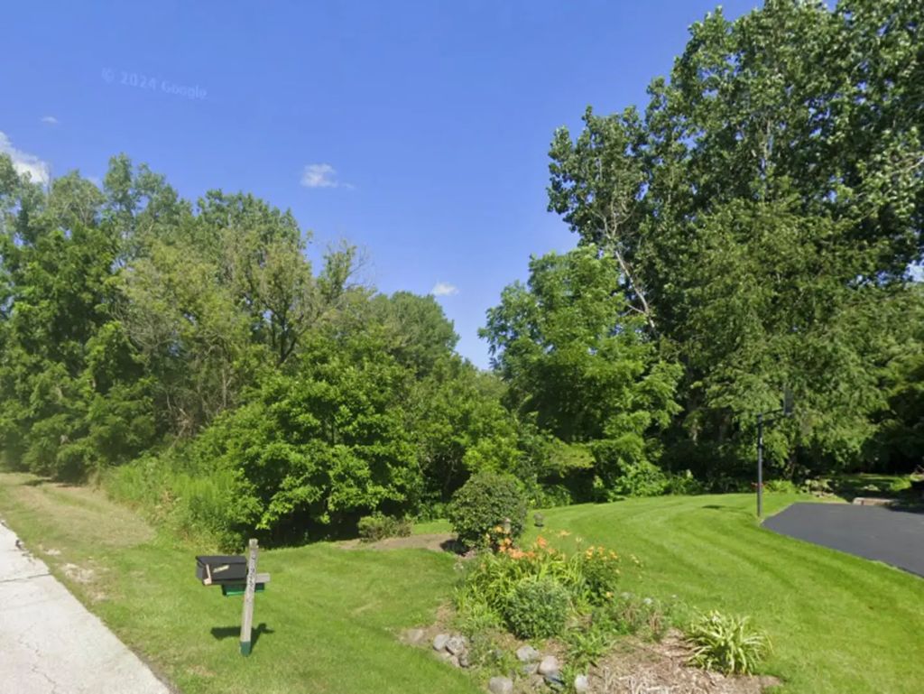 28587 N Monroe Street, Wauconda