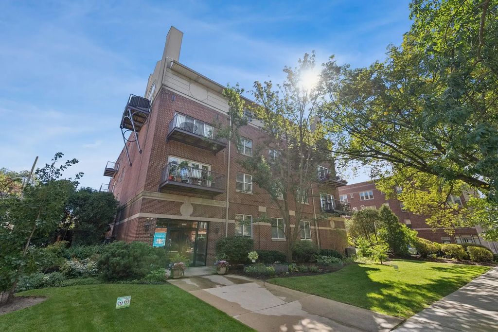 1319 Chicago Avenue 305, Evanston