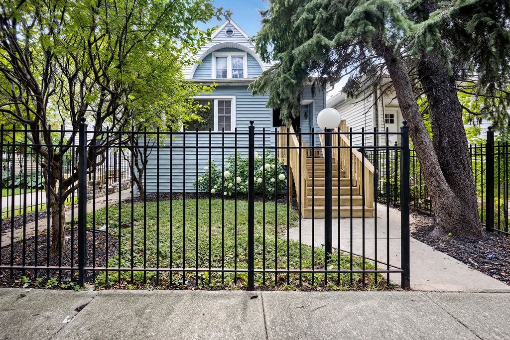 4829 W Hutchinson Street, Chicago