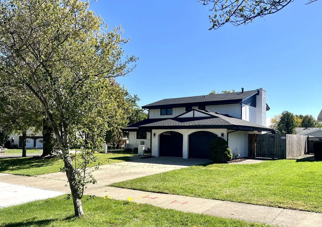 214 Cambridge Lane, Bloomingdale