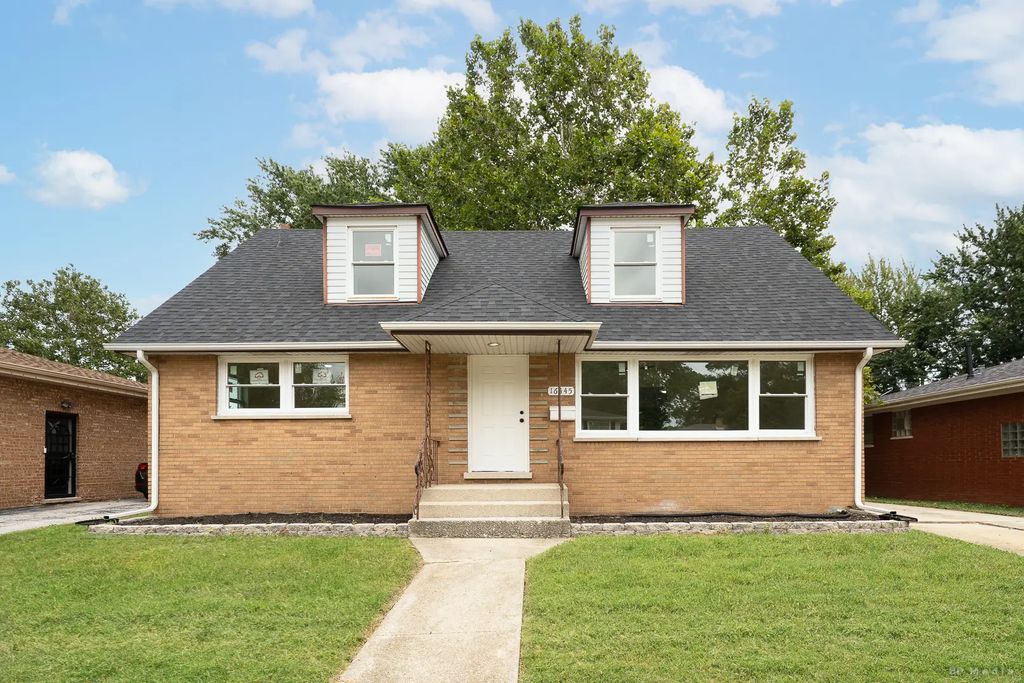 16445 Dobson Avenue, South Holland
