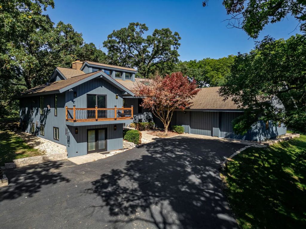 7707 N Valley Hill Road, Woodstock