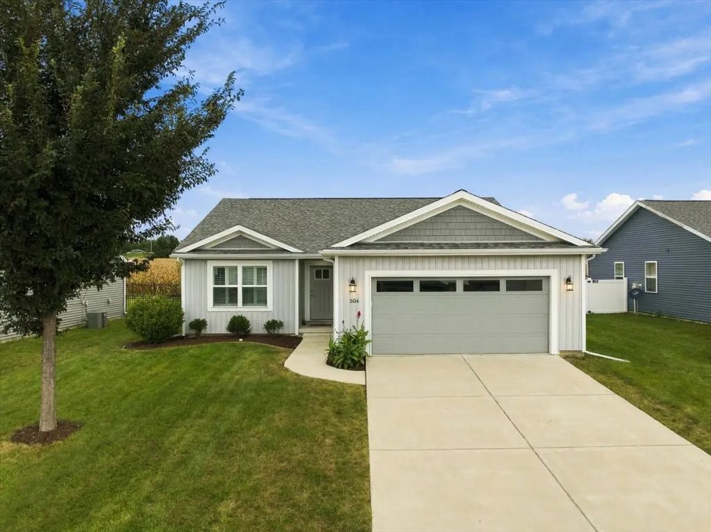 304 Bobwhite Way, Normal