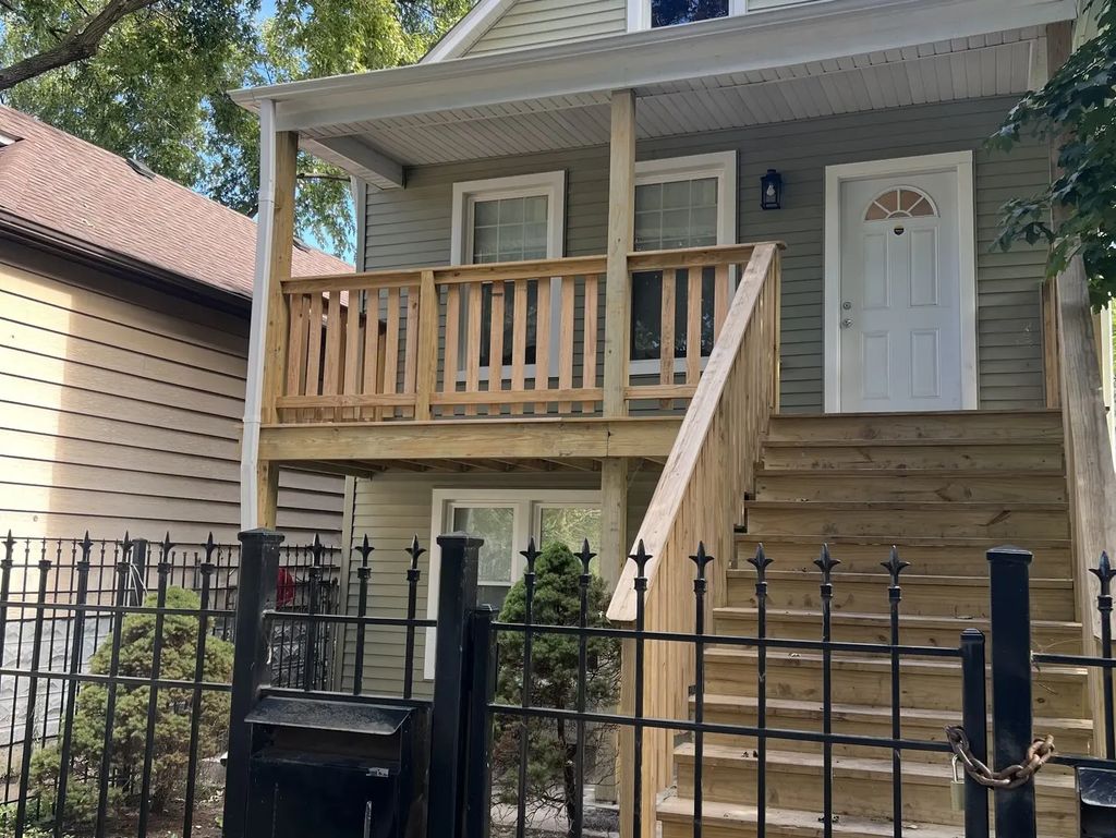 8447 S Escanaba Avenue 2, Chicago