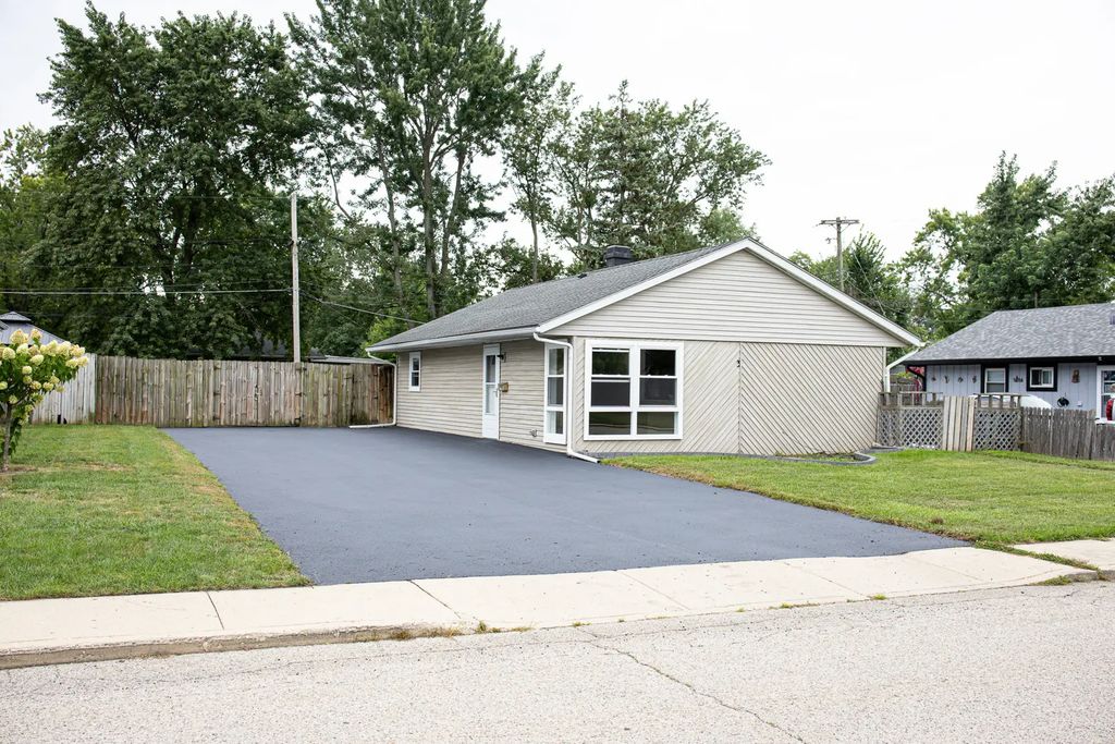 3 Walnut Street, Carpentersville