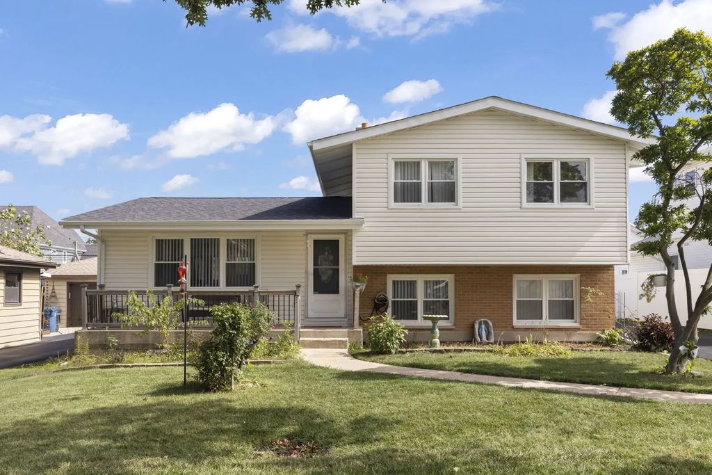 639 N Indiana Street, Elmhurst