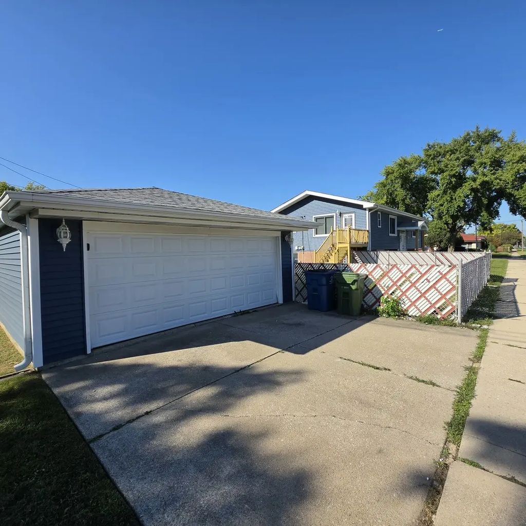 10301 Minnick Avenue, Oak Lawn