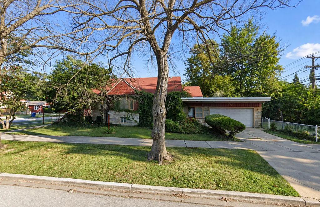 2039 S 2nd Avenue, Maywood
