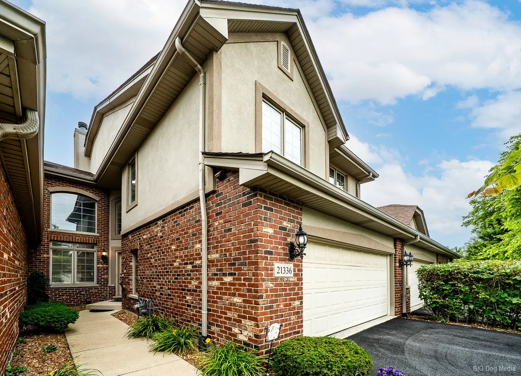 21336 Settlers Pond Drive, Frankfort