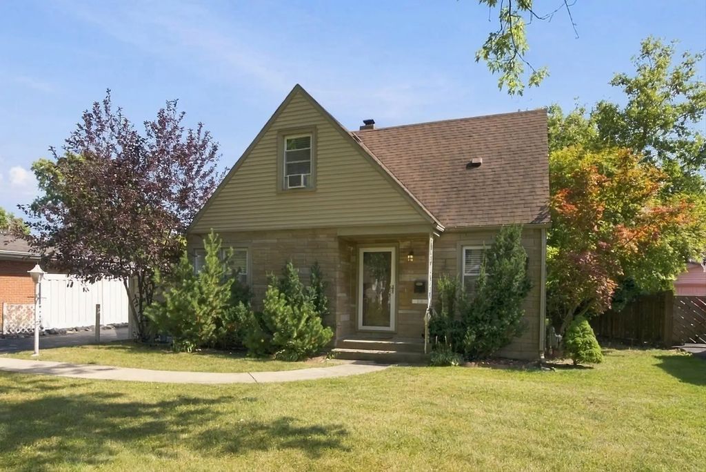 2115 Halsey Drive, Des Plaines