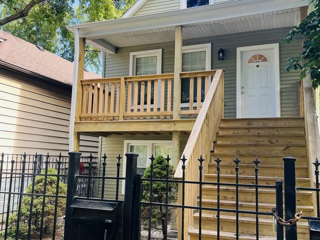 8447 S Escanaba Avenue 1, Chicago