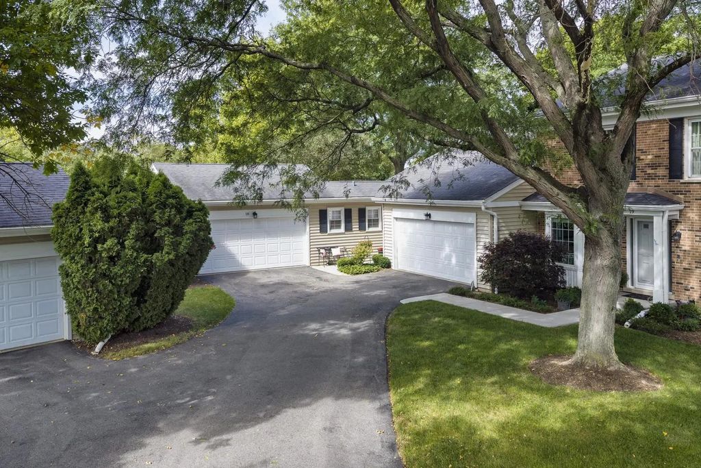 18 The Court Of Greenway Court, Northbrook