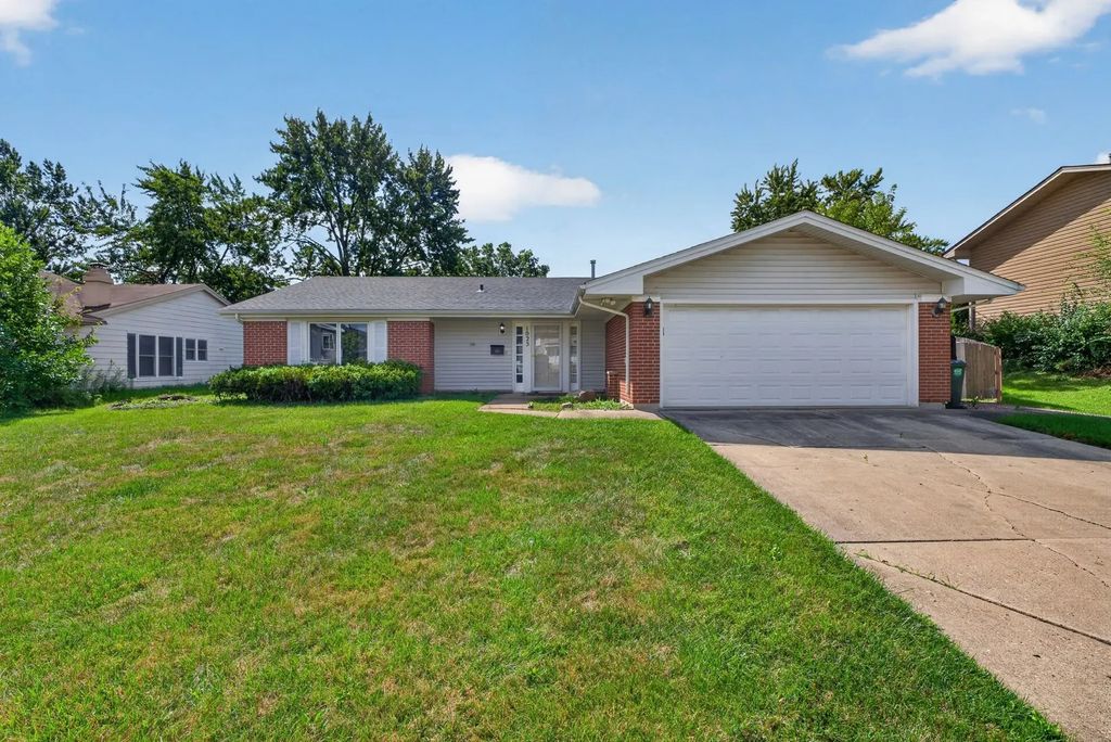 1025 Mayfield Lane, Hoffman Estates