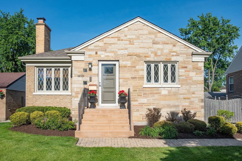 1213 Kemman Avenue, La Grange Park