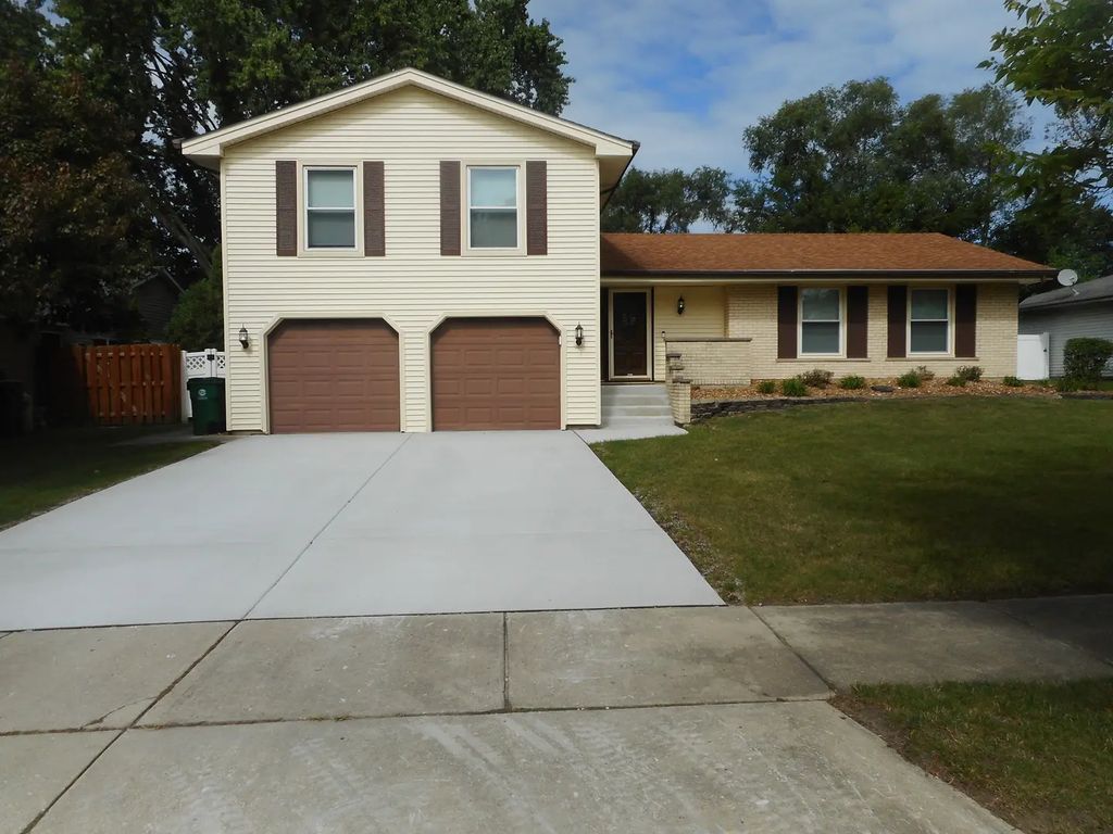 207 Downing Drive, Bloomingdale