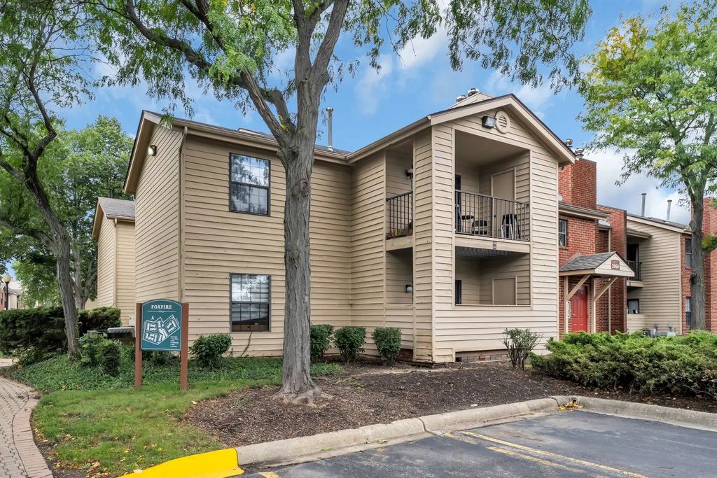 2060 N Rand Road 101, Palatine