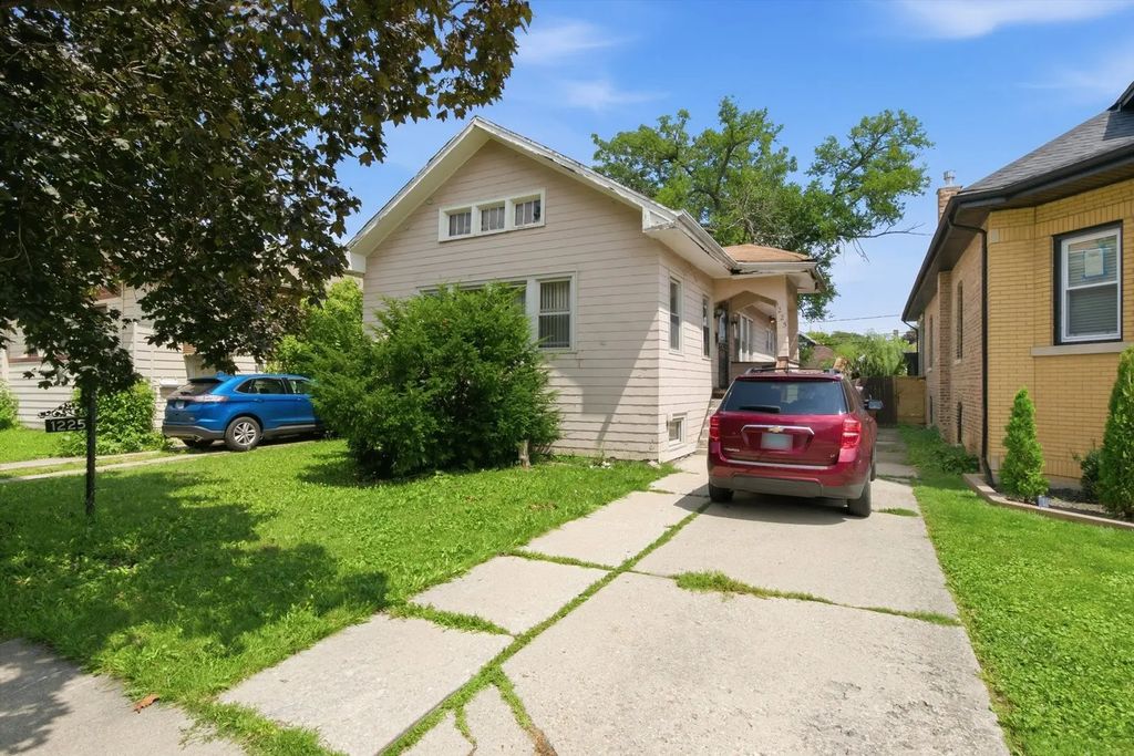1225 S 16th Avenue, Maywood