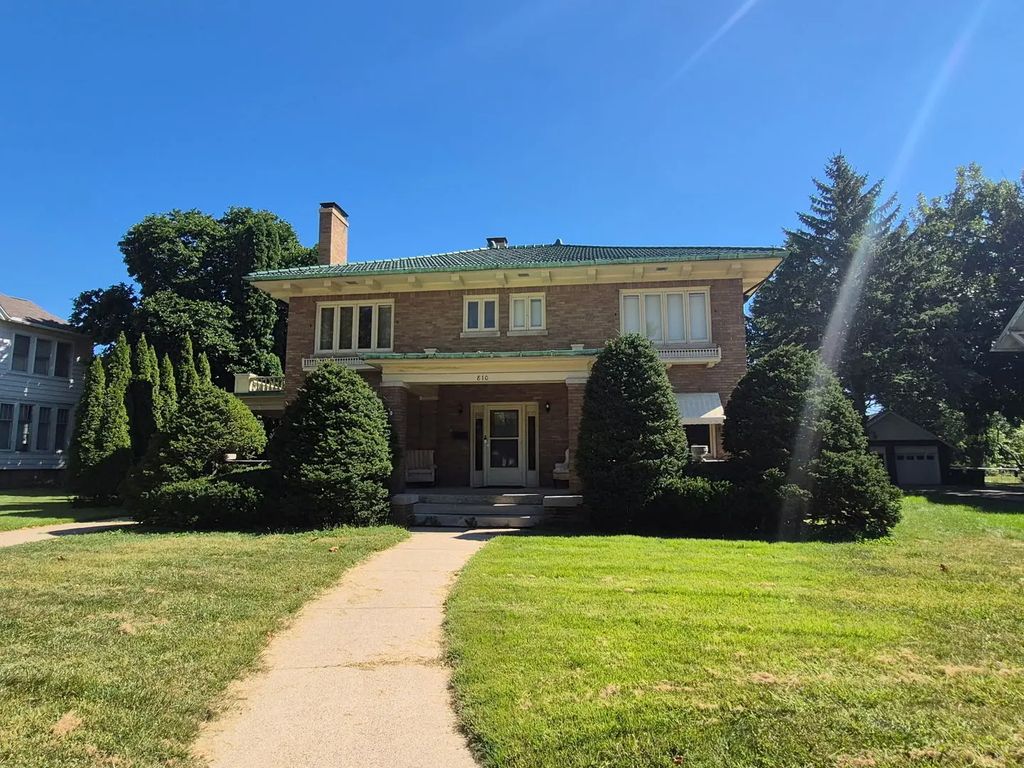 810 Locust Street, Sterling