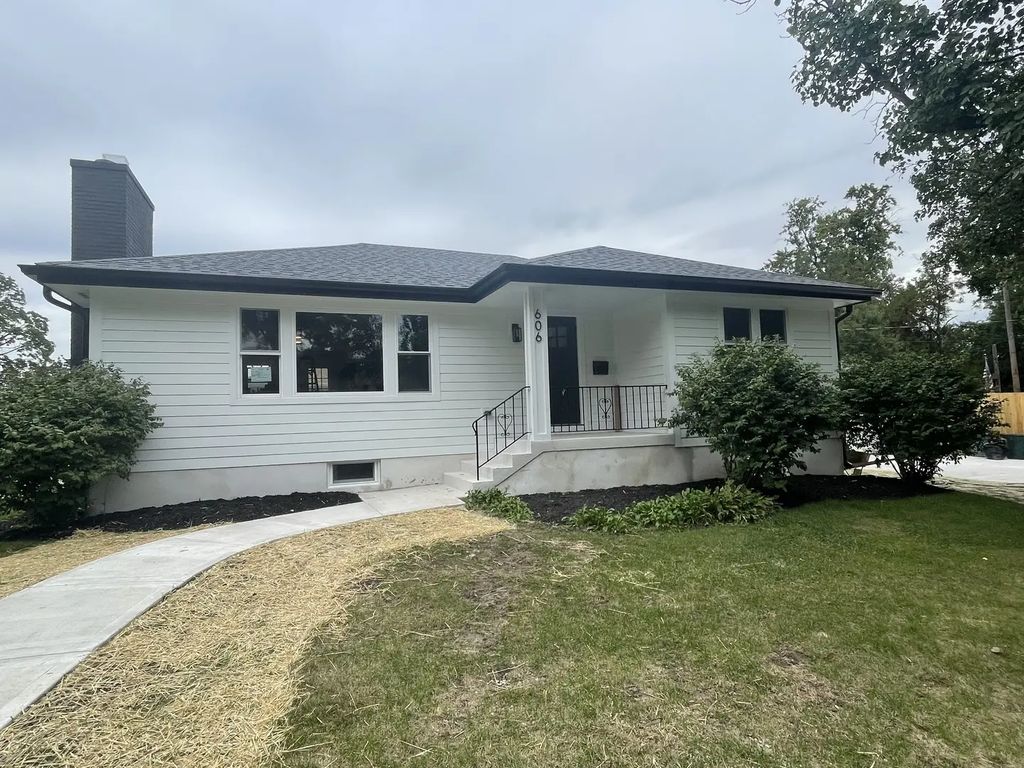 606 E Washington Street, Villa Park