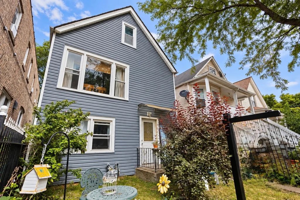 3906 W Montrose Avenue, Chicago