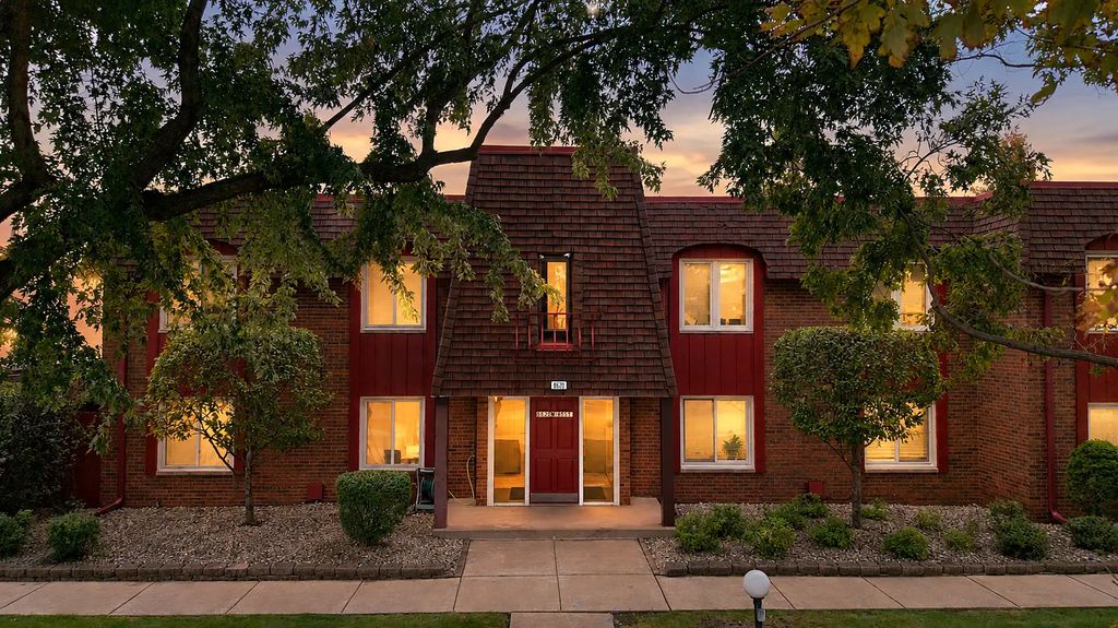 8620 W 95th Street 1a2, Hickory Hills