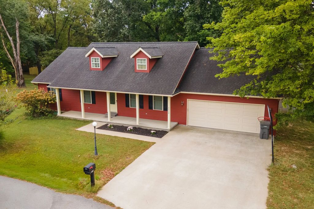 1112 Line Drive, Carterville