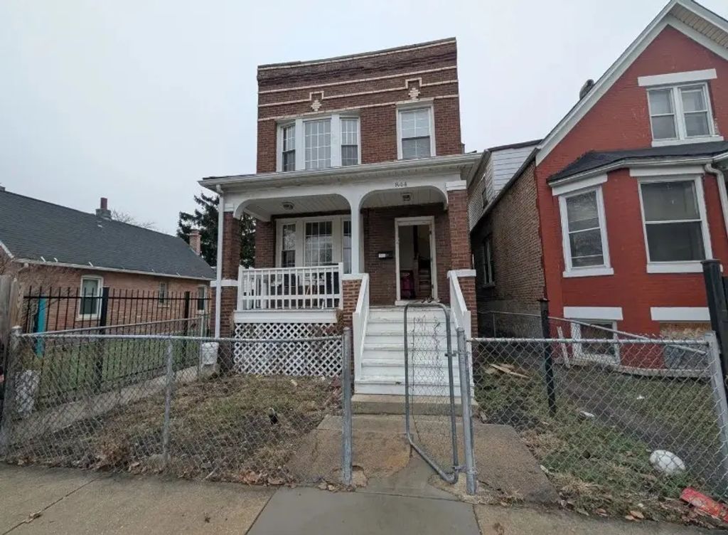 844 N Harding Avenue Basement, Chicago