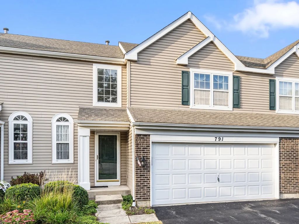 791 Silk Oak Lane, Crystal Lake
